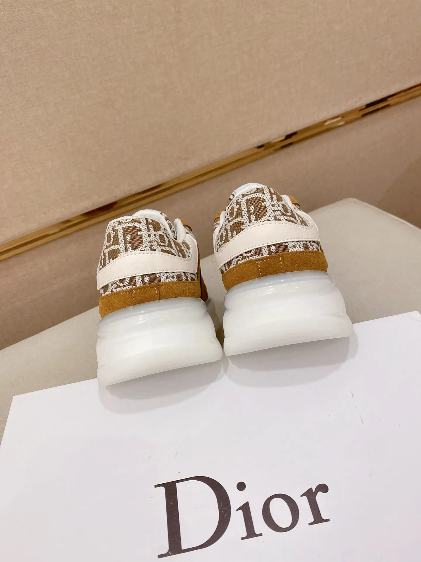 Men's shoes💰 462💰🇮🇹🇮🇹Dior d The new model is on sale at the same time at the counter. The upper 🇮🇹 is imported Italian first-layer cowhide, and the lining is fully imported sheepskin 💪💪. It is a complete 1⃣️ to 1⃣️ replica 🇮🇹💪💪, ⚠ Sole: The original sole is specially provided by the original factory. The exclusive movable molded sole is super comfortable. ⚠Original factory single goods, 🔍🔍high quality, you can enter and leave the counter at will, welcome to compare⚠. Code number:38-44